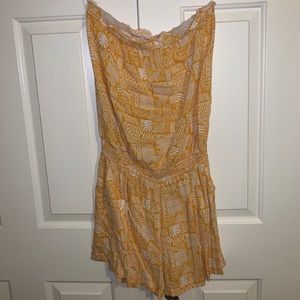 Strapless yellow/white romper